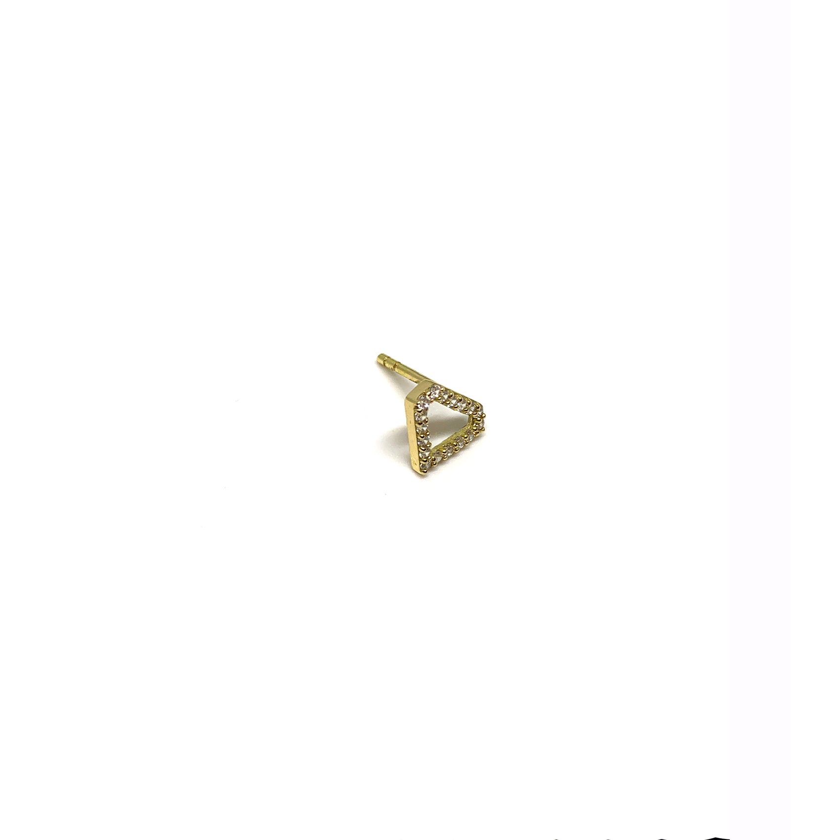 Stud Diamond Shape | 
                    18-karat gold and high quality of cubic zirconia stones.
